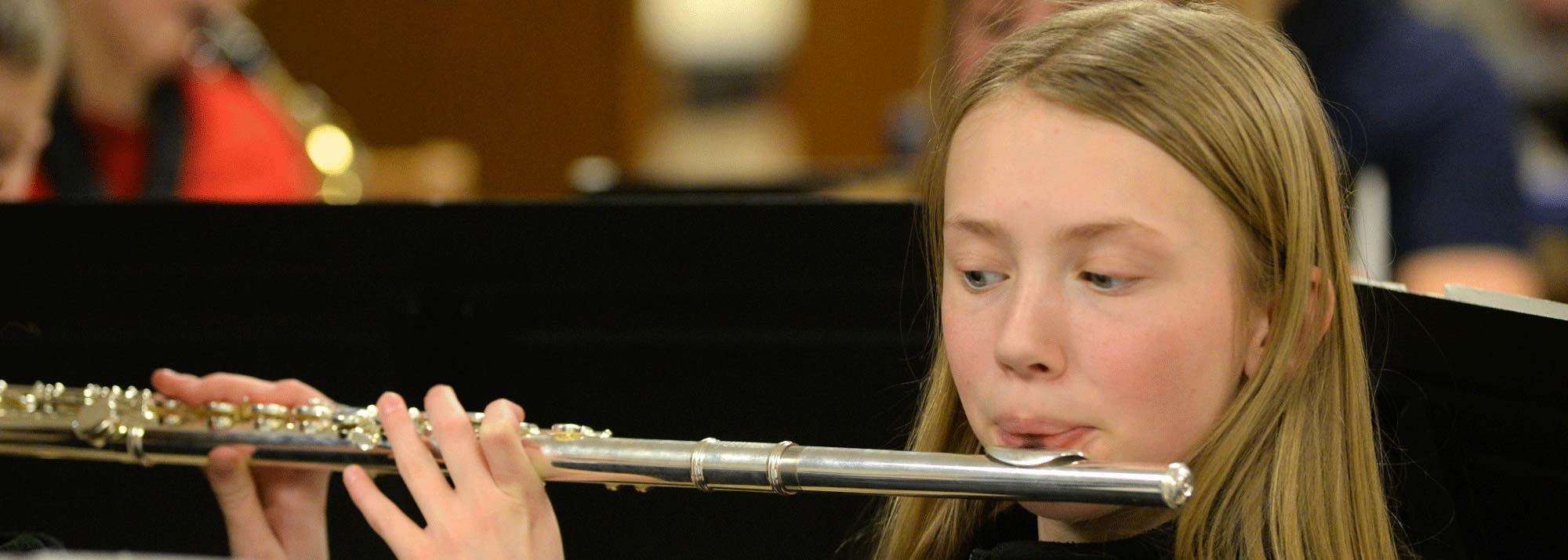 girl playing the flute